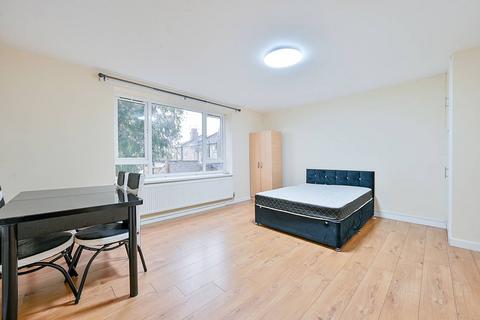 3 bedroom flat for sale, Macfarlane Road, Shepherd's Bush, London, W12