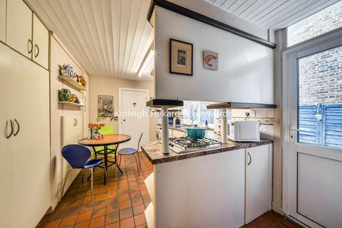 3 bedroom end of terrace house for sale, Avenue Road, North Finchley, London, N12
