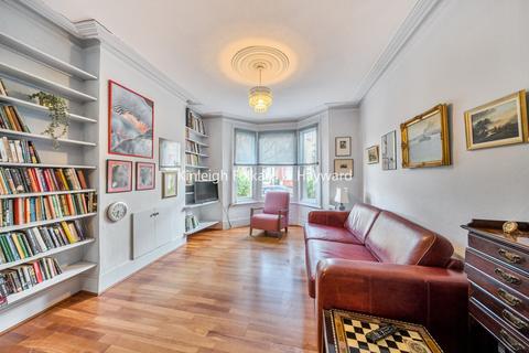 3 bedroom end of terrace house for sale, Avenue Road, North Finchley, London, N12