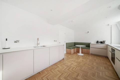 4 bedroom flat to rent, Whiteheads Grove, Chelsea, London, SW3