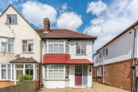 4 bedroom semi-detached house to rent, Hall Road, Isleworth, TW7