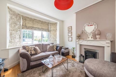 4 bedroom semi-detached house to rent, Hall Road, Isleworth, TW7