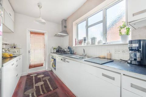 4 bedroom semi-detached house to rent, Hall Road, Isleworth, TW7