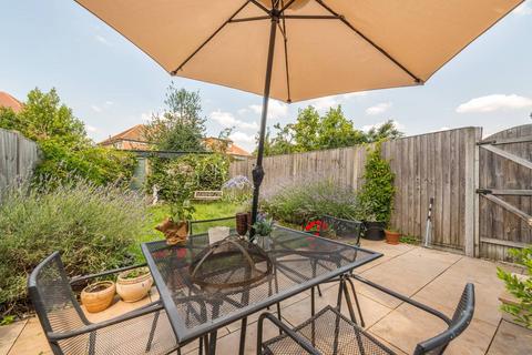 undefined, Hall Road, Isleworth, TW7