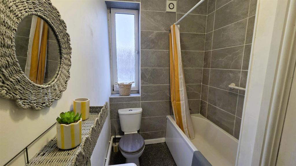 Bathroom (1).jpg