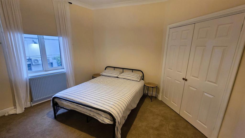 Bedroom 1 (2).jpg