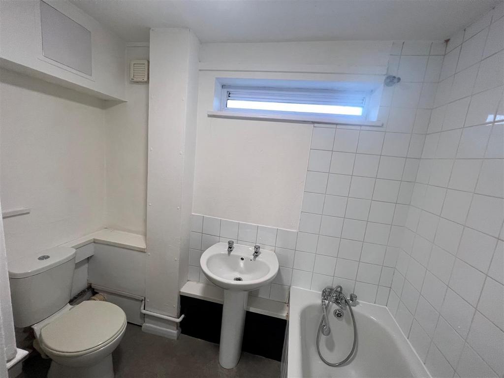 TOILET.jpg