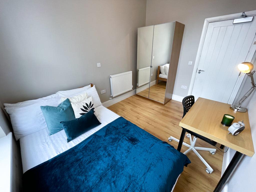 2, 43a Hardman Stree
