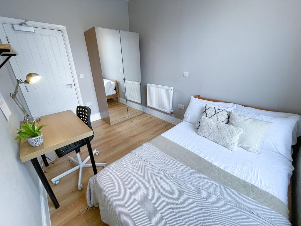 2, 43a Hardman Stree