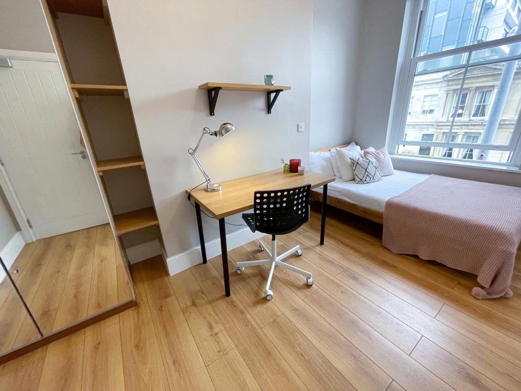 2, 43a Hardman Stree