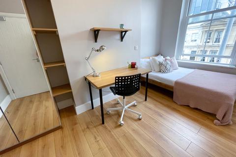 4 bedroom flat to rent, Hardman Street, L1 ,