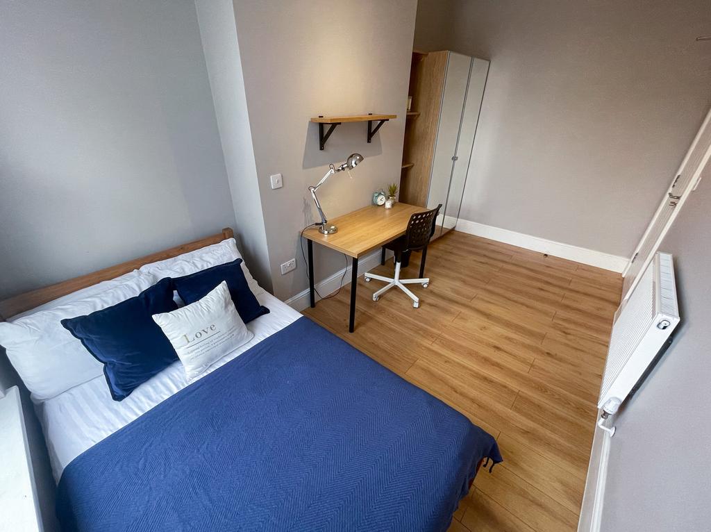 2, 43a Hardman Stree