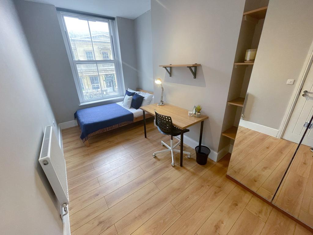 2, 43a Hardman Stree