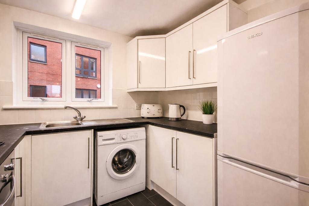 16 Chardlace - Kitchen