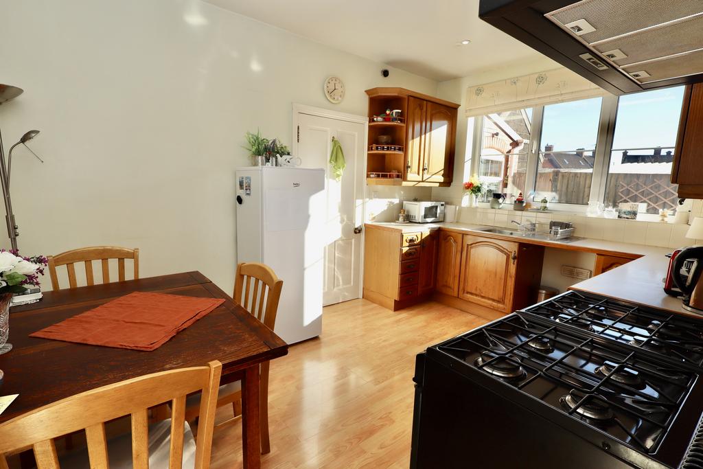 Eat-in kitchen