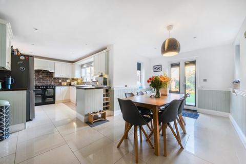 undefined, Trefoil Way, Carterton, Oxfordshire, OX18