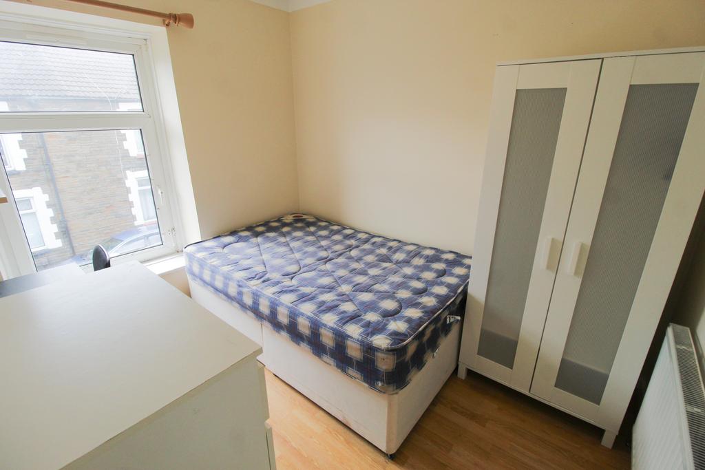 Bedroom3 (2)