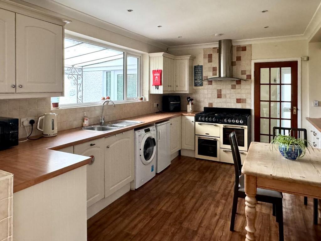 Kitchen/Breakfasting/Dining