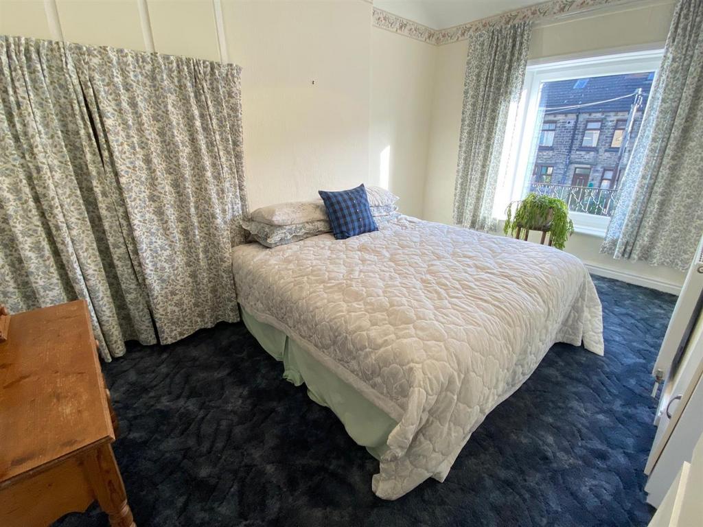 Bed 2 new.jpg