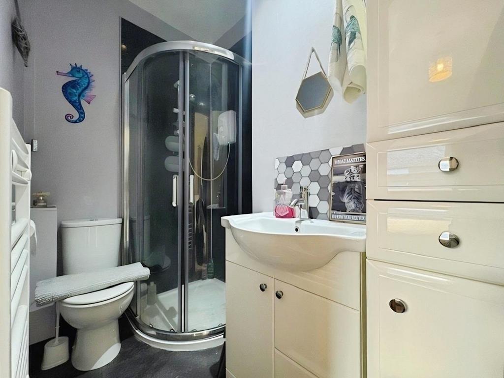 0bdecfee-SHOWER 20 ROOM.jpg