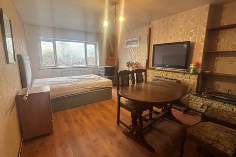 2 bedroom flat to rent, Farnham Road, Slough, Berkshire, SL2