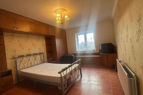 2 bedroom flat to rent, Farnham Road, Slough, Berkshire, SL2
