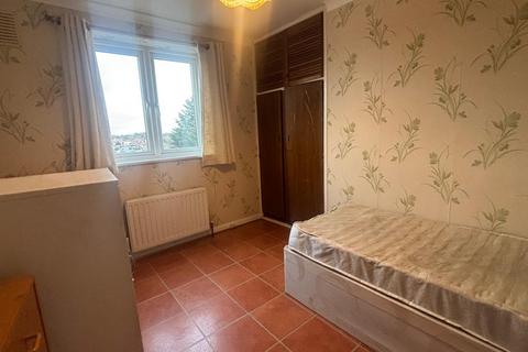 2 bedroom flat to rent, Farnham Road, Slough, Berkshire, SL2