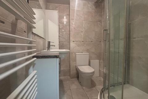 2 bedroom flat to rent, Farnham Road, Slough, Berkshire, SL2