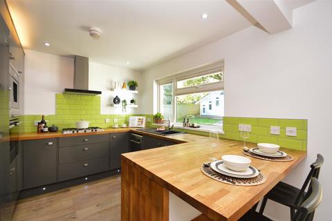 3 bedroom detached house for sale, BINSTEAD VILLAGE