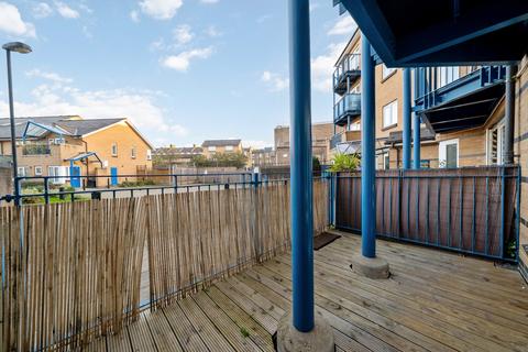 1 bedroom flat for sale, Woodger Road, London W12
