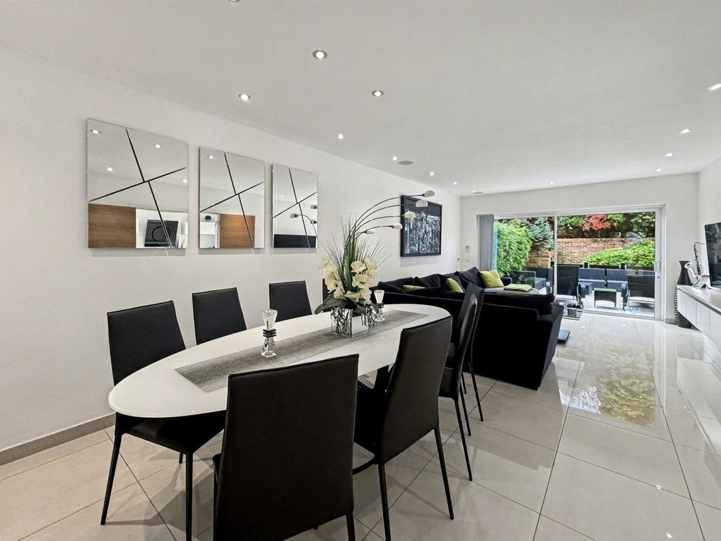 Open Plan Lounge / Dining Room