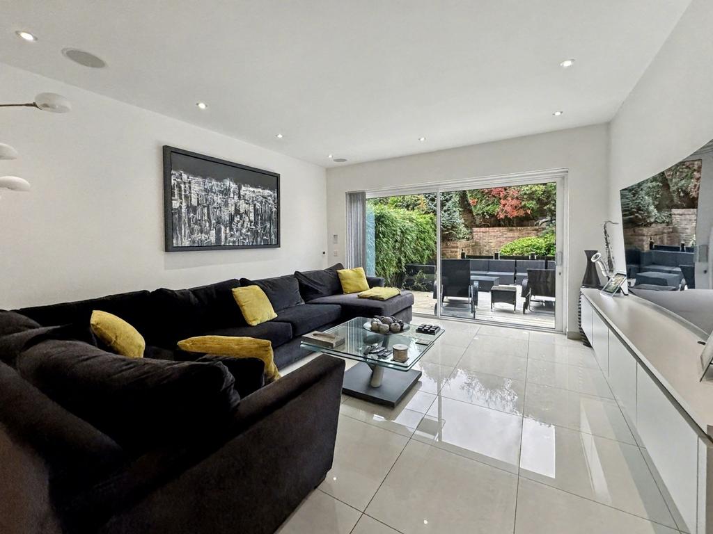Open Plan Lounge / Dining Room