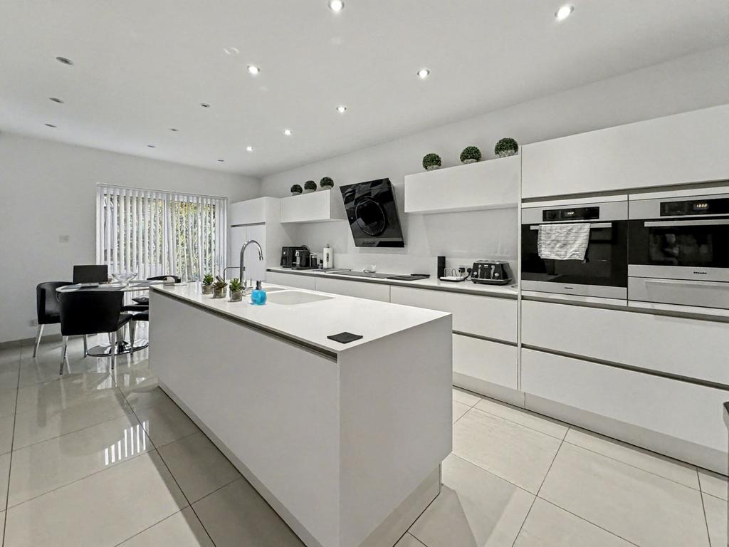 Kitchen / Breakfast Room