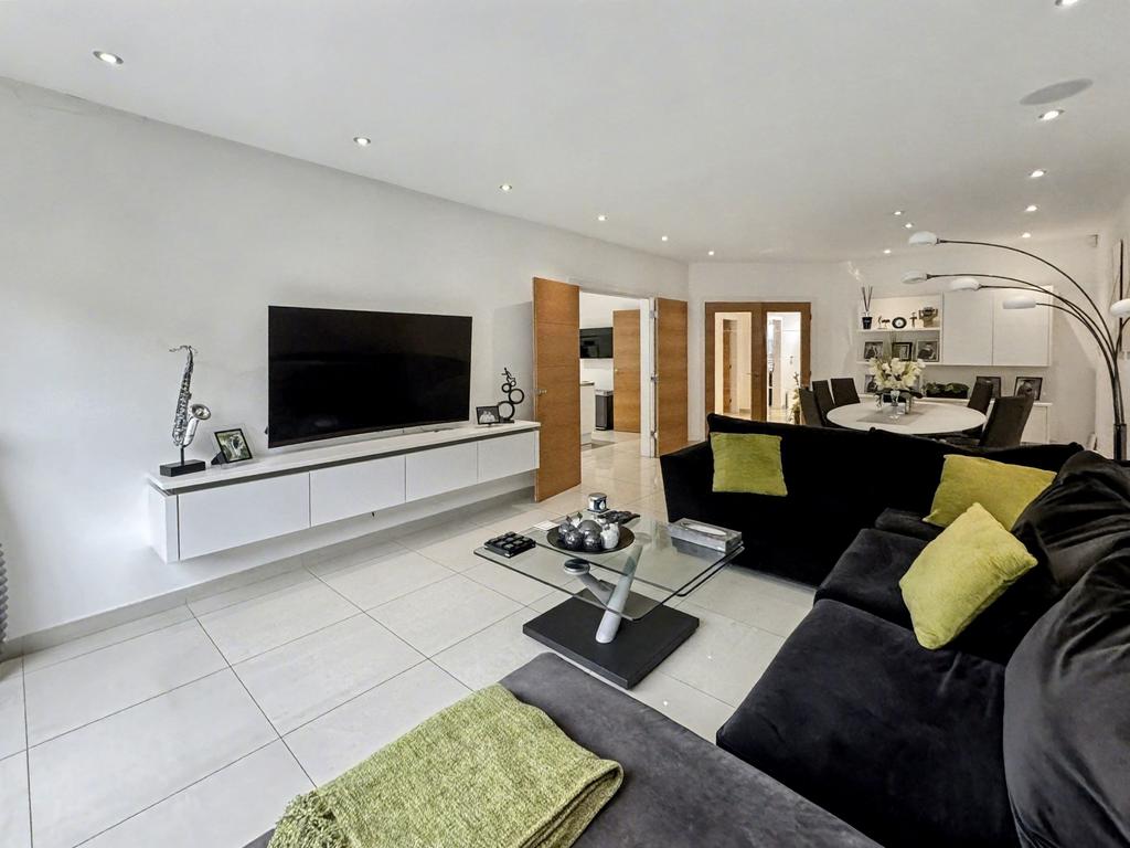Open Plan Lounge / Dining Room