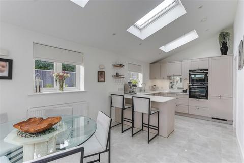 3 bedroom detached house for sale, Redbank Close, Newport CB11