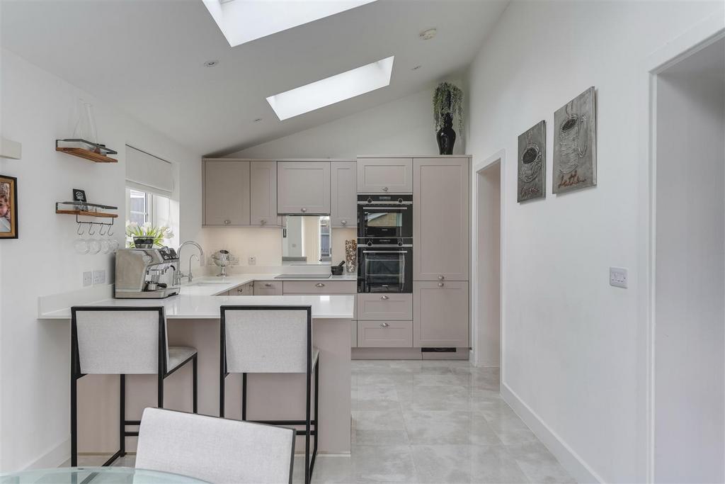 Redbank Close-25.jpg