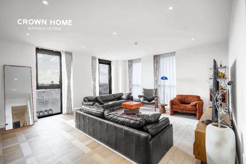 3 bedroom apartment to rent, London E1W
