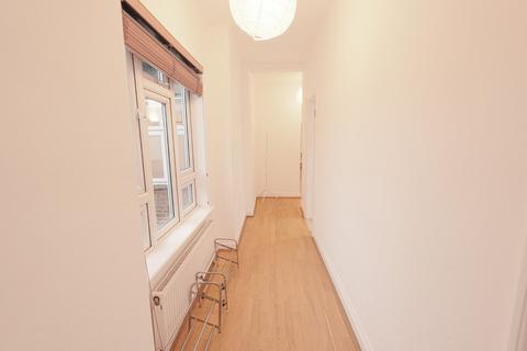 3 bedroom apartment to rent, St. Johns Wood High Street, London NW8