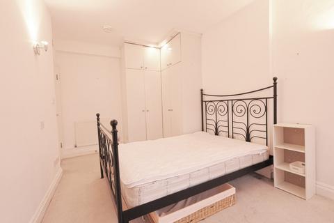 3 bedroom apartment to rent, St. Johns Wood High Street, London NW8