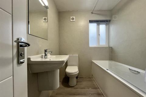 2 bedroom flat to rent, Linden Avenue, Kensal Rise