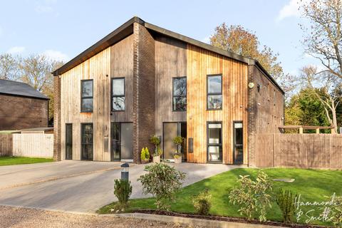 4 bedroom semi-detached house for sale, Hastingwood Park, Harlow CM17