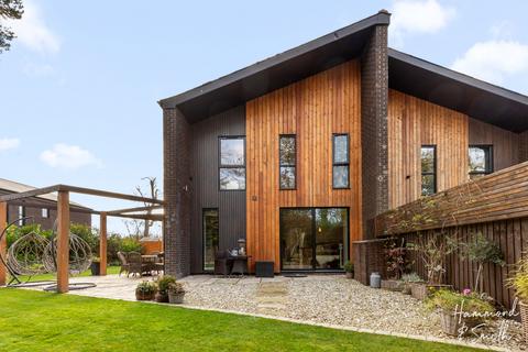 4 bedroom semi-detached house for sale, Hastingwood Park, Harlow CM17
