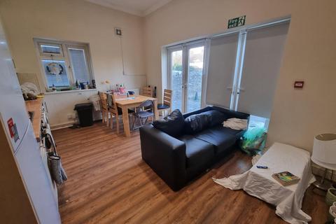 4 bedroom flat to rent, Richmond Road, Cardiff CF24