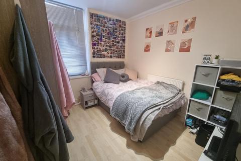 4 bedroom flat to rent, Richmond Road, Cardiff CF24