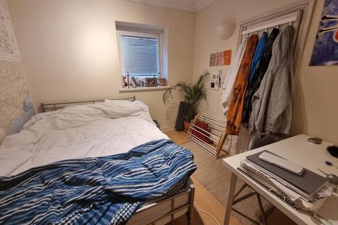 4 bedroom flat to rent, Richmond Road, Cardiff CF24