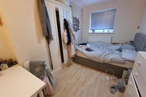 4 bedroom flat to rent, Richmond Road, Cardiff CF24