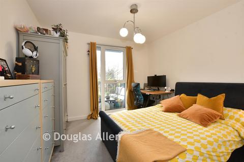 1 bedroom flat for sale, Academy Way, Loughton IG10