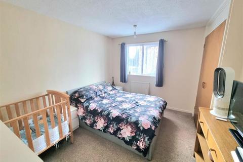2 bedroom terraced house for sale, Widgeon Close, Gosport, Hampshire, PO12 4JG
