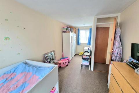 2 bedroom terraced house for sale, Widgeon Close, Gosport, Hampshire, PO12 4JG