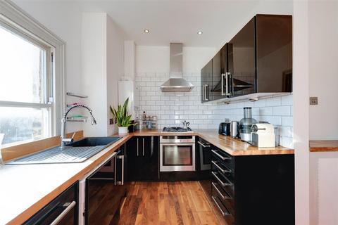 2 bedroom flat for sale, Oseney Crescent